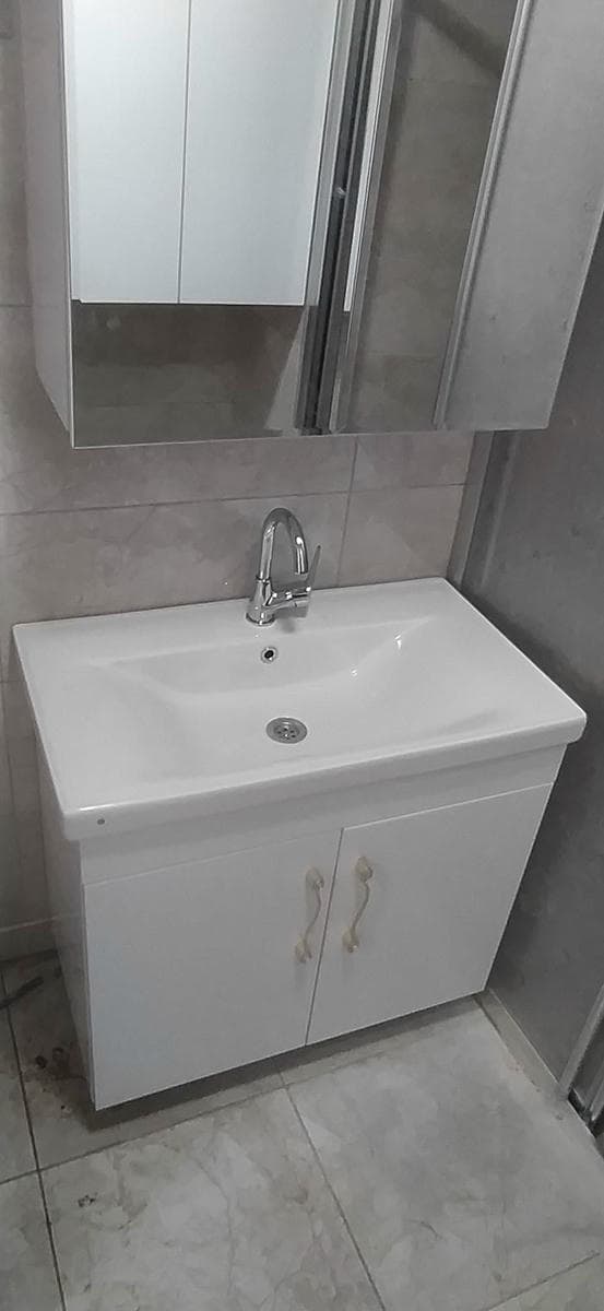 Lavabo Haznesinde Su Beklemesi
