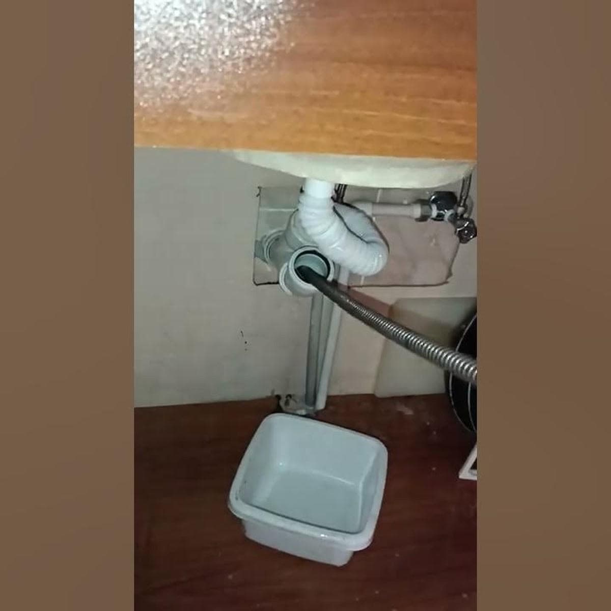 Lavabo Altı Bağlantı Temizliği
